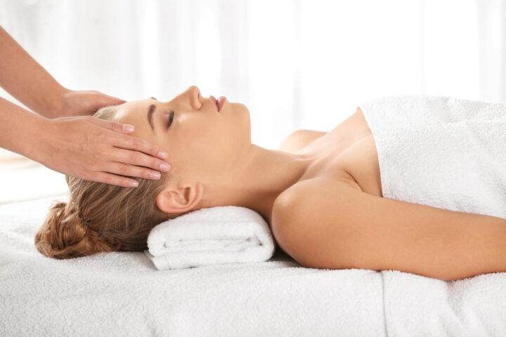 Nacken-Kopf Massage